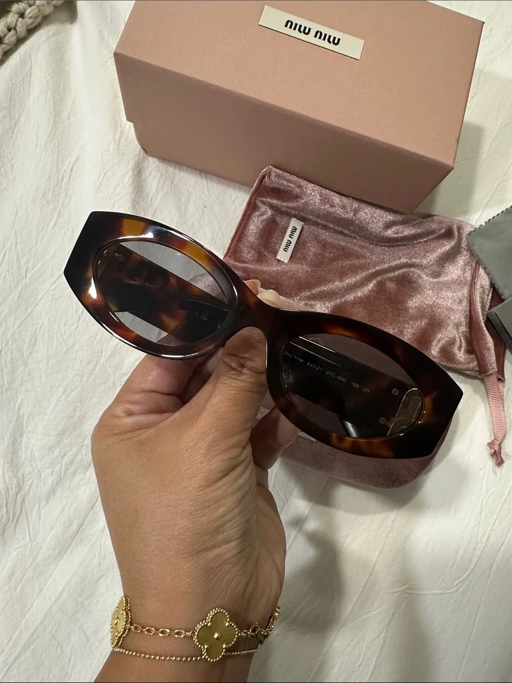 Miu Miu Tortoiseshell Oval Cat-Eye Sunglasses - Brown/Amber